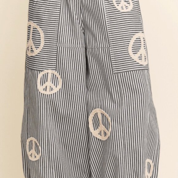 DD1  Black Davi &Dani Pinstripe Palazzo Peace Sign Pants - Picture 3 of 8